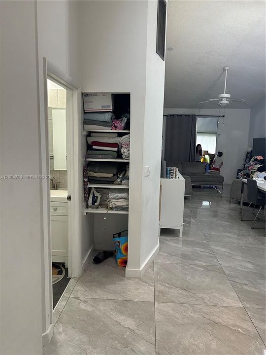 En Venta: $369,995 (2 camas, 2 baños, 860 Pies cuadrados)