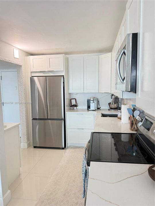 For Rent: $2,000 (1 beds, 1 baths, 867 Square Feet)
