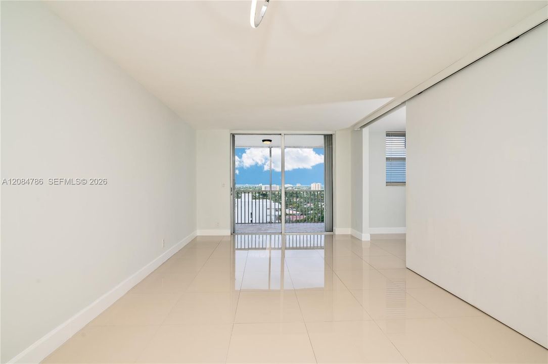 For Rent: $2,000 (1 beds, 1 baths, 867 Square Feet)