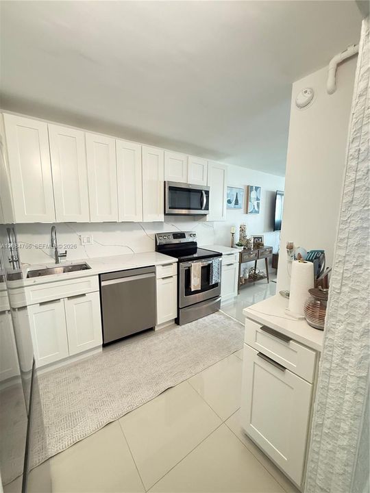 For Rent: $2,000 (1 beds, 1 baths, 867 Square Feet)