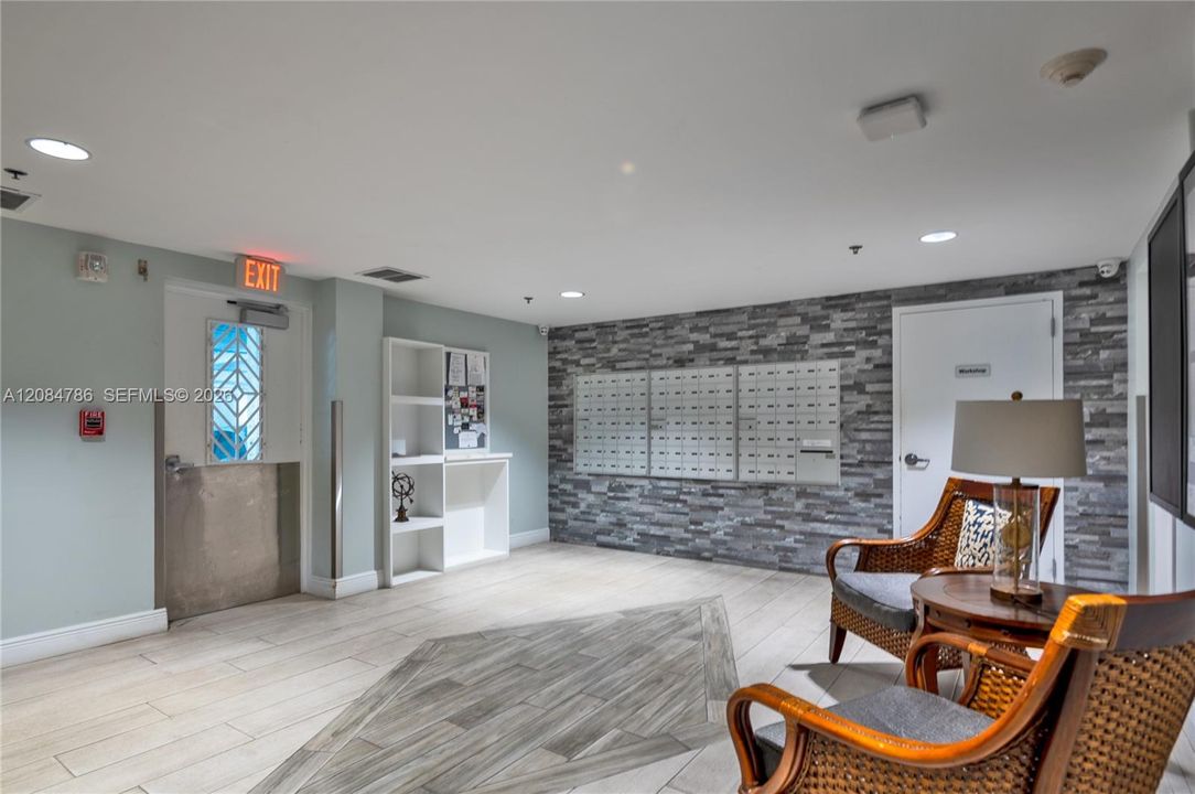 For Rent: $2,000 (1 beds, 1 baths, 867 Square Feet)