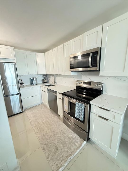 For Rent: $2,000 (1 beds, 1 baths, 867 Square Feet)