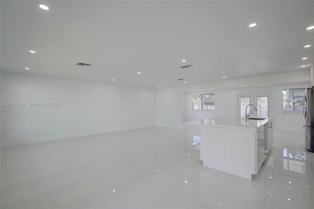En Venta: $828,000 (3 camas, 3 baños, 1558 Pies cuadrados)