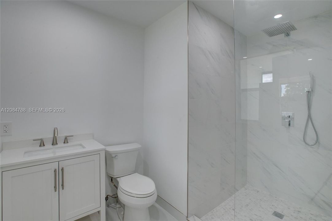 En Venta: $828,000 (3 camas, 3 baños, 1558 Pies cuadrados)