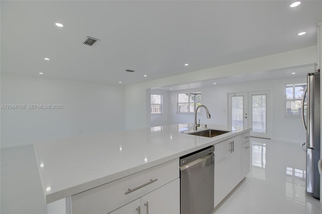 En Venta: $828,000 (3 camas, 3 baños, 1558 Pies cuadrados)