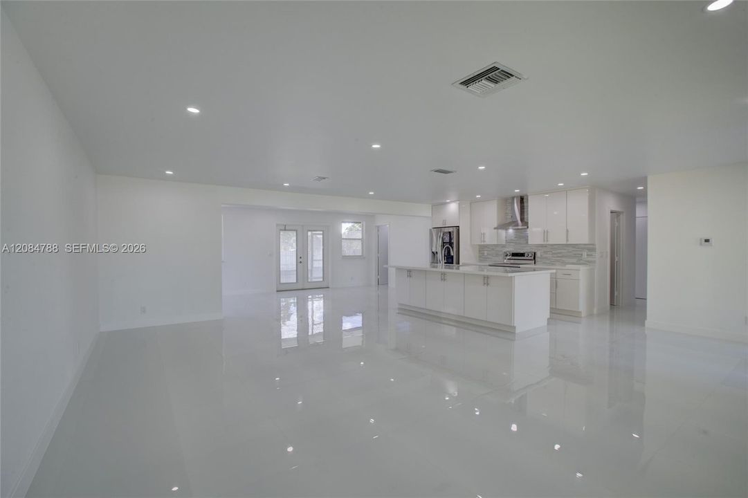 En Venta: $828,000 (3 camas, 3 baños, 1558 Pies cuadrados)