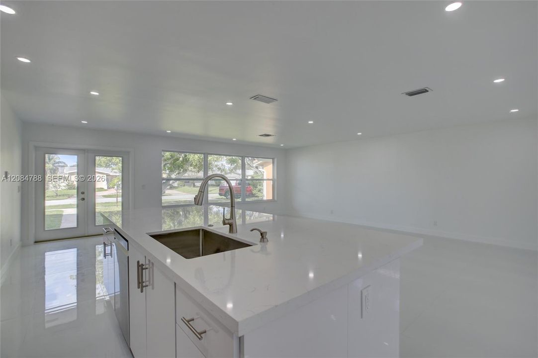 En Venta: $828,000 (3 camas, 3 baños, 1558 Pies cuadrados)