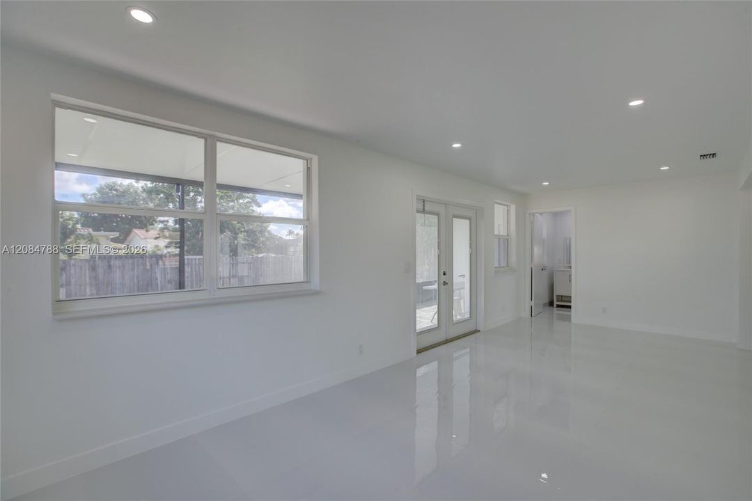 En Venta: $828,000 (3 camas, 3 baños, 1558 Pies cuadrados)