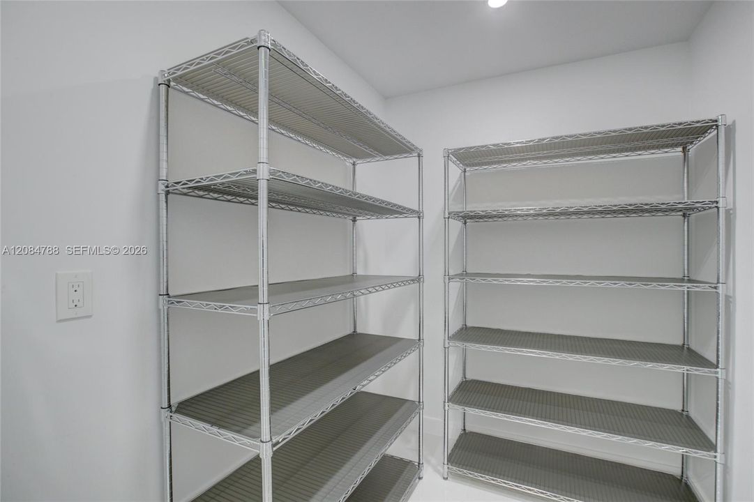 En Venta: $828,000 (3 camas, 3 baños, 1558 Pies cuadrados)