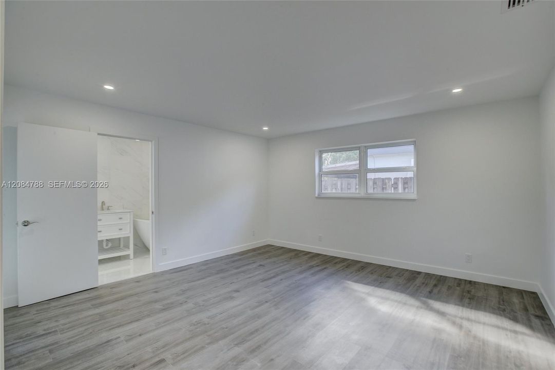 En Venta: $828,000 (3 camas, 3 baños, 1558 Pies cuadrados)