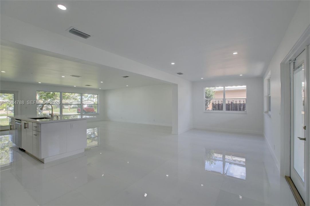 En Venta: $828,000 (3 camas, 3 baños, 1558 Pies cuadrados)