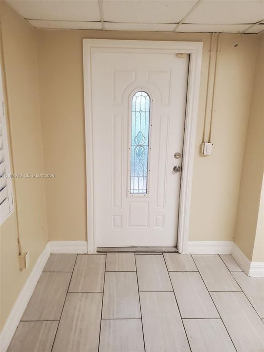 2nd entry to living room