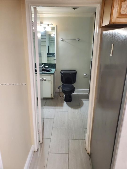 For Rent: $2,300 (3 beds, 1 baths, 1212 Square Feet)