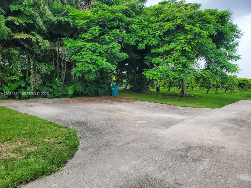 For Rent: $2,300 (3 beds, 1 baths, 1212 Square Feet)