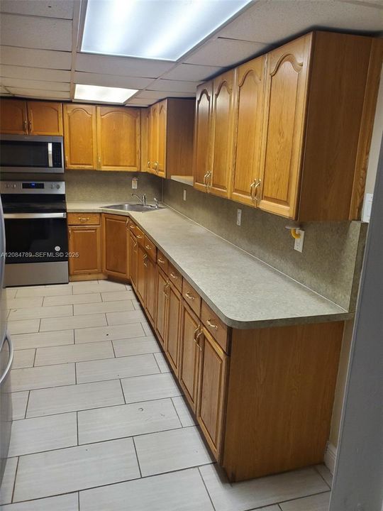 For Rent: $2,300 (3 beds, 1 baths, 1212 Square Feet)