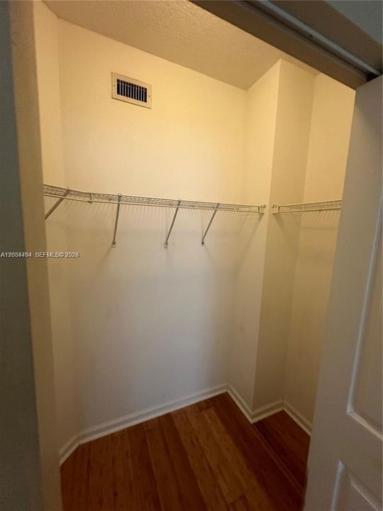 For Rent: $2,400 (2 beds, 2 baths, 1029 Square Feet)