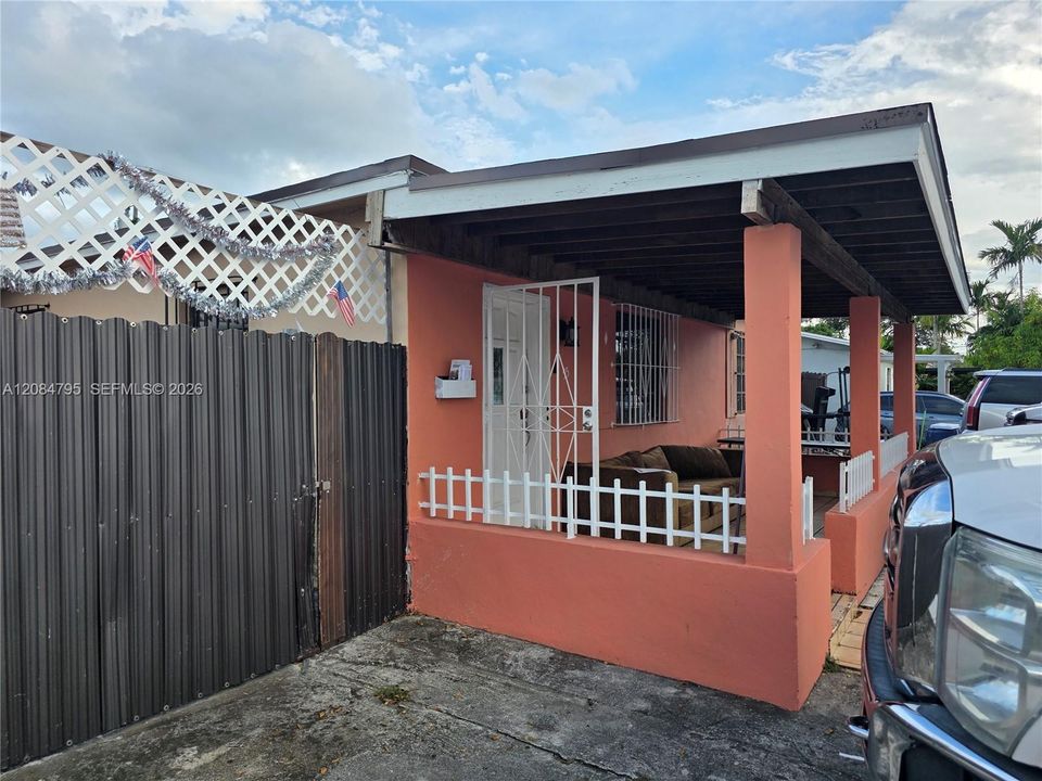En Venta: $675,000 (3 camas, 2 baños, 2142 Pies cuadrados)