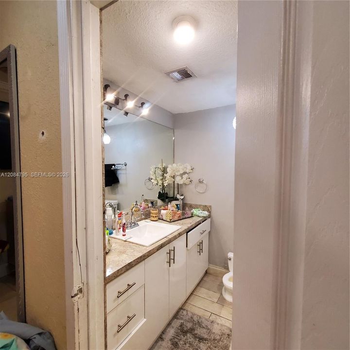 En Venta: $675,000 (3 camas, 2 baños, 2142 Pies cuadrados)
