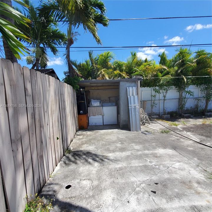En Venta: $675,000 (3 camas, 2 baños, 2142 Pies cuadrados)