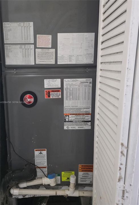 En Venta: $675,000 (3 camas, 2 baños, 2142 Pies cuadrados)