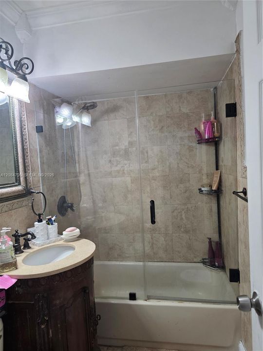 En Venta: $675,000 (3 camas, 2 baños, 2142 Pies cuadrados)