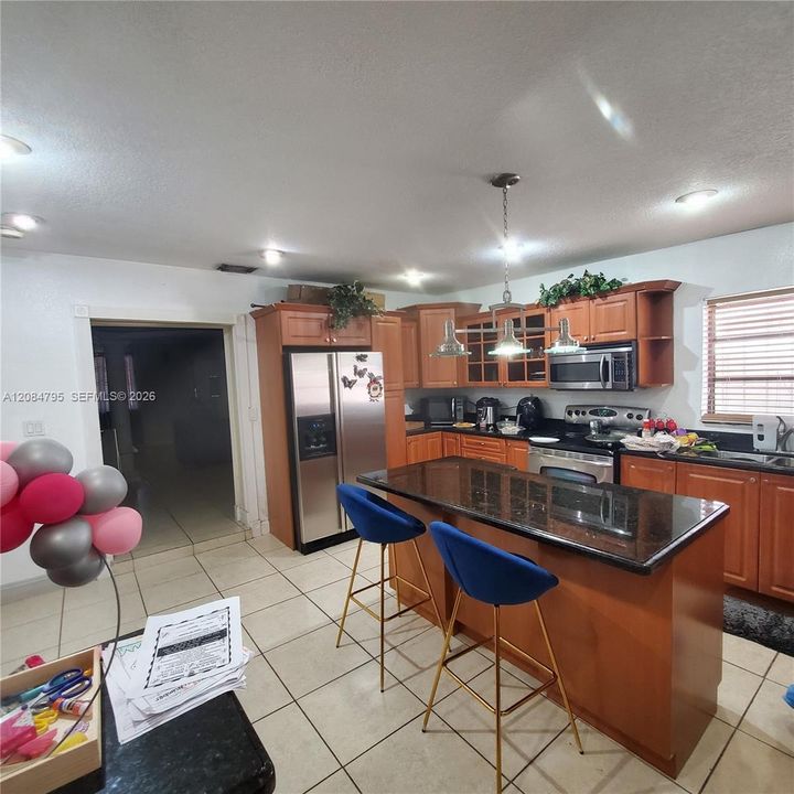 En Venta: $675,000 (3 camas, 2 baños, 2142 Pies cuadrados)