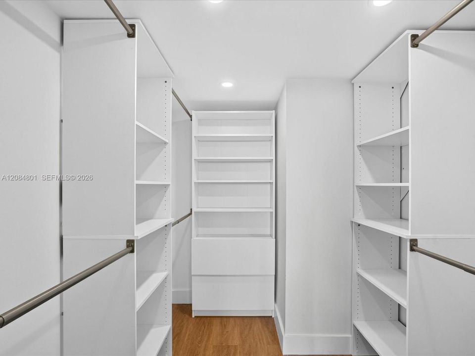 For Sale: $495,000 (2 beds, 2 baths, 1086 Square Feet)