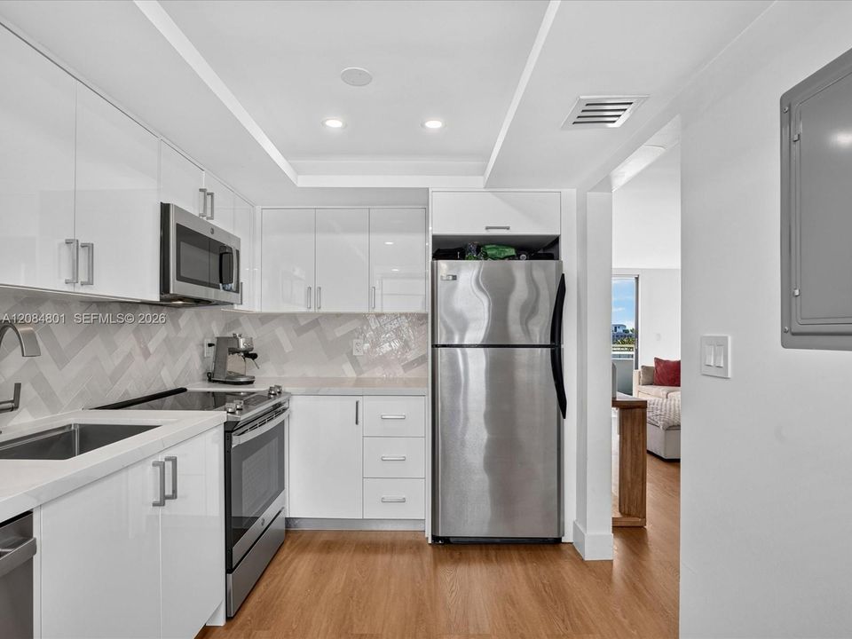 For Sale: $495,000 (2 beds, 2 baths, 1086 Square Feet)