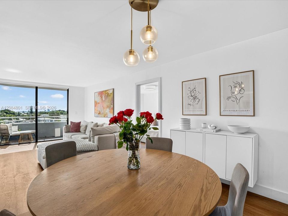 For Sale: $495,000 (2 beds, 2 baths, 1086 Square Feet)