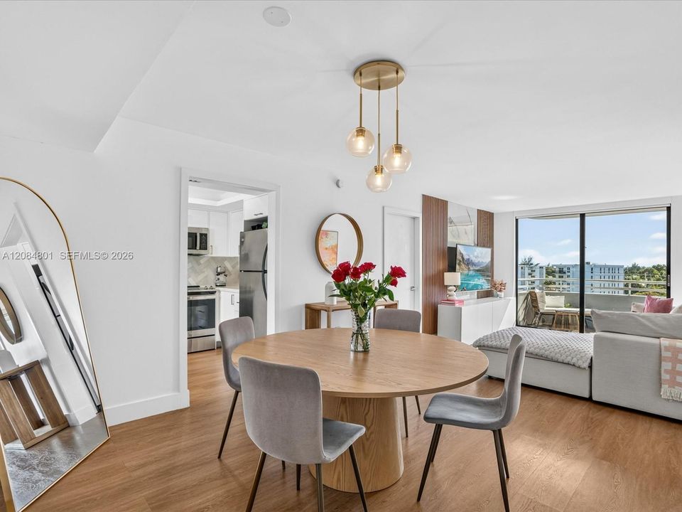 For Sale: $495,000 (2 beds, 2 baths, 1086 Square Feet)