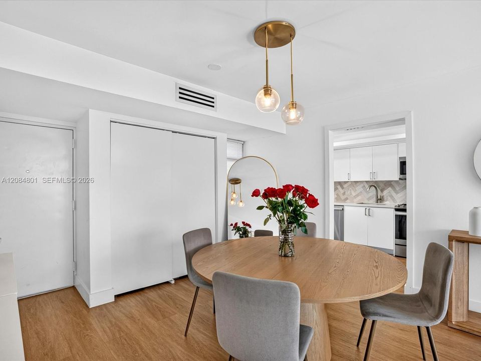 For Sale: $495,000 (2 beds, 2 baths, 1086 Square Feet)
