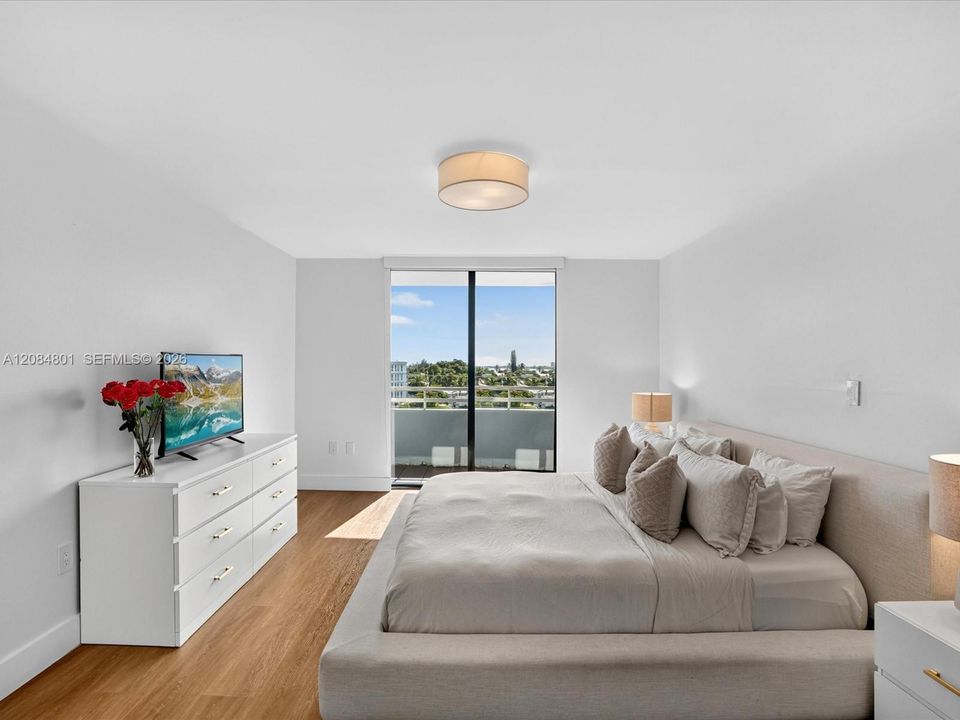 For Sale: $495,000 (2 beds, 2 baths, 1086 Square Feet)