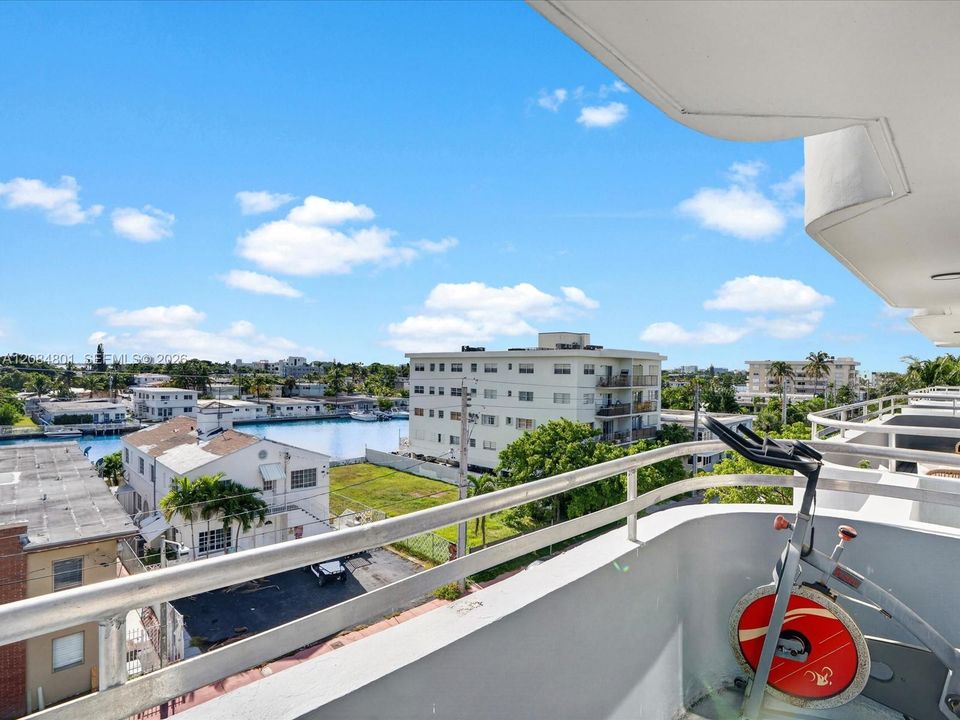 For Sale: $495,000 (2 beds, 2 baths, 1086 Square Feet)