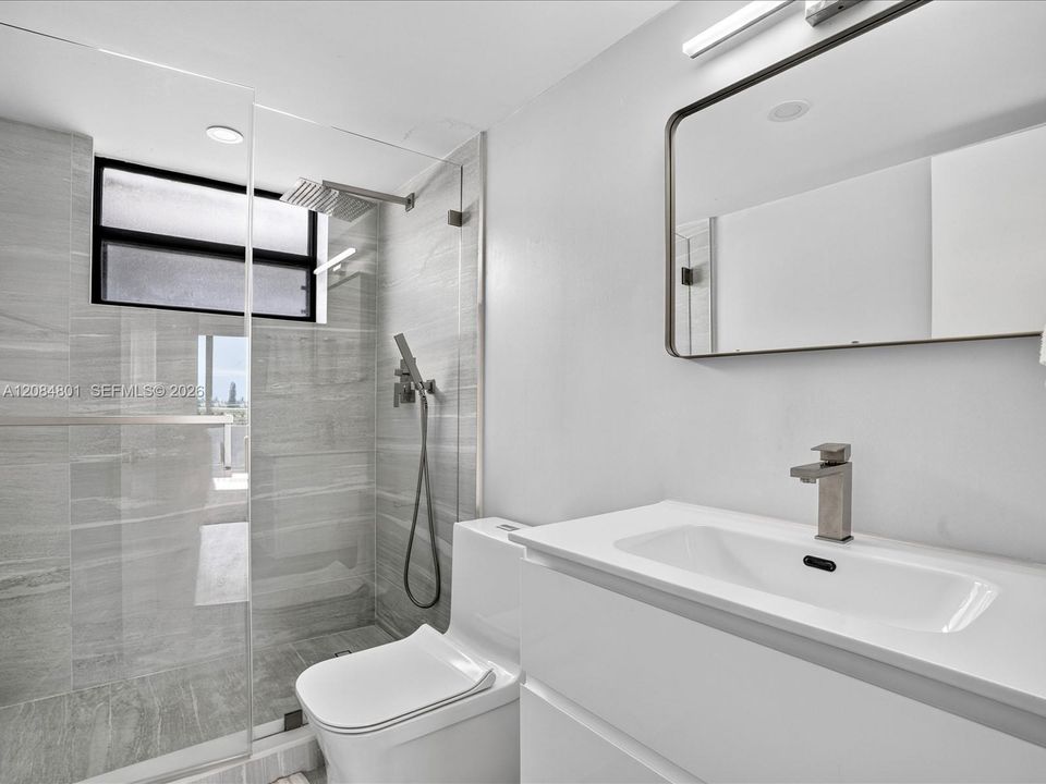 For Sale: $495,000 (2 beds, 2 baths, 1086 Square Feet)