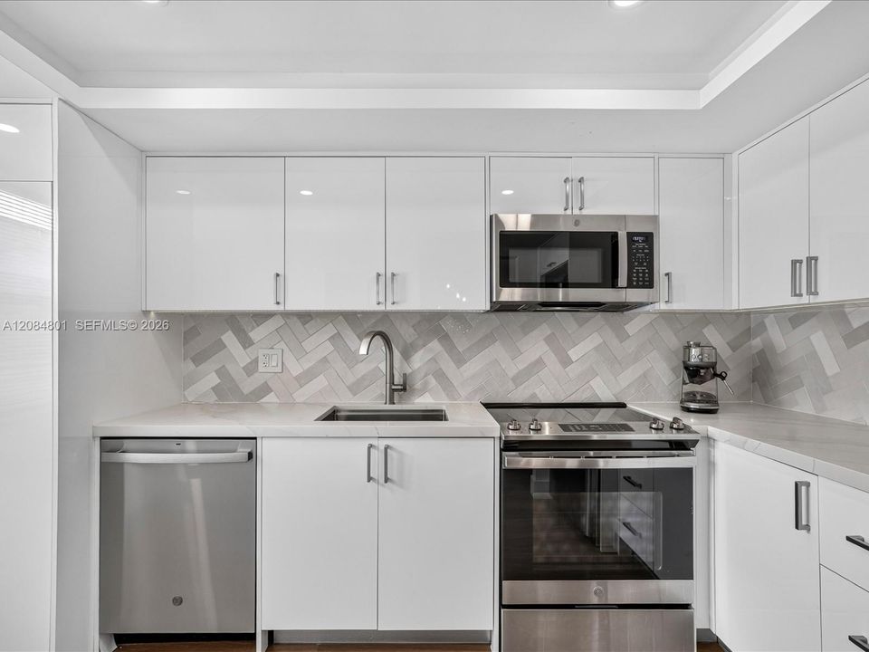 For Sale: $495,000 (2 beds, 2 baths, 1086 Square Feet)
