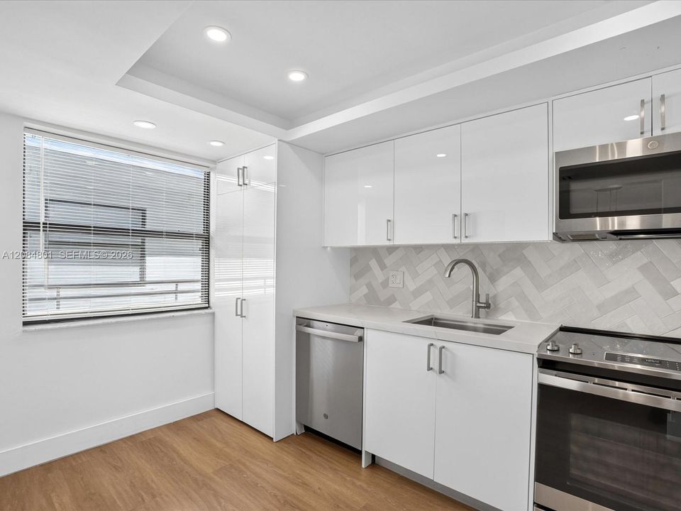 For Sale: $495,000 (2 beds, 2 baths, 1086 Square Feet)