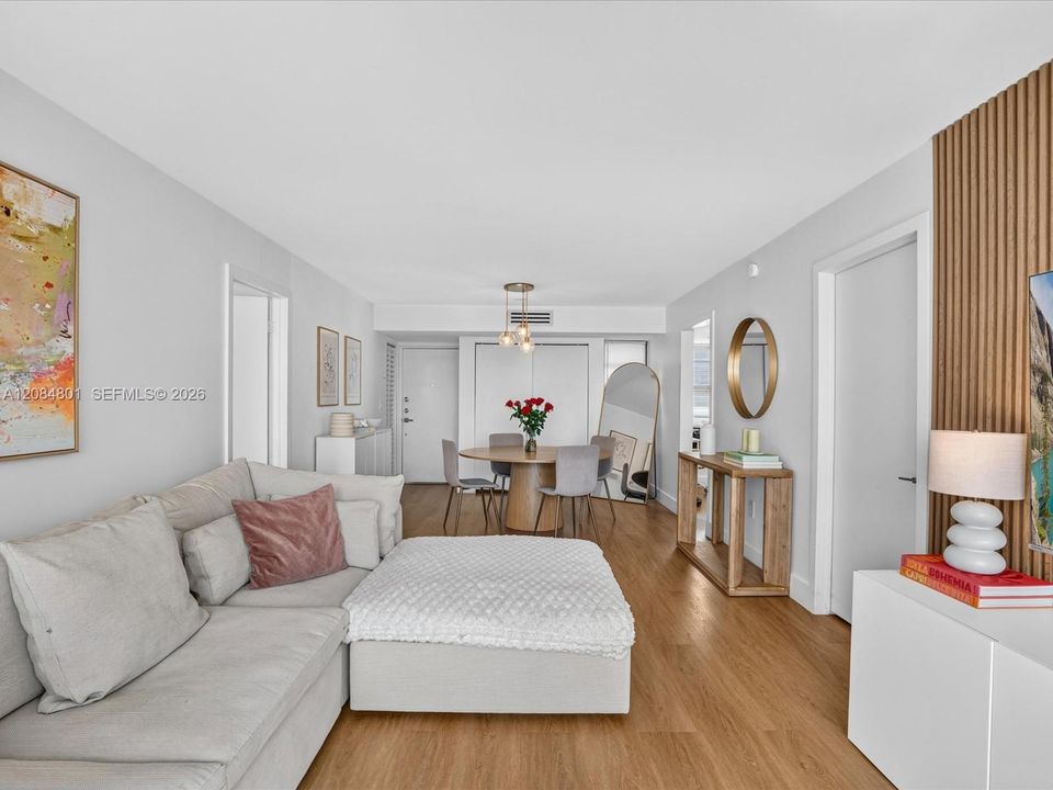 For Sale: $495,000 (2 beds, 2 baths, 1086 Square Feet)