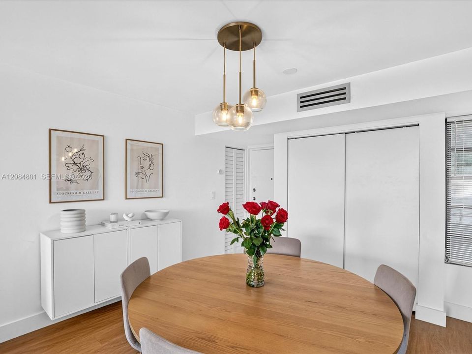 For Sale: $495,000 (2 beds, 2 baths, 1086 Square Feet)