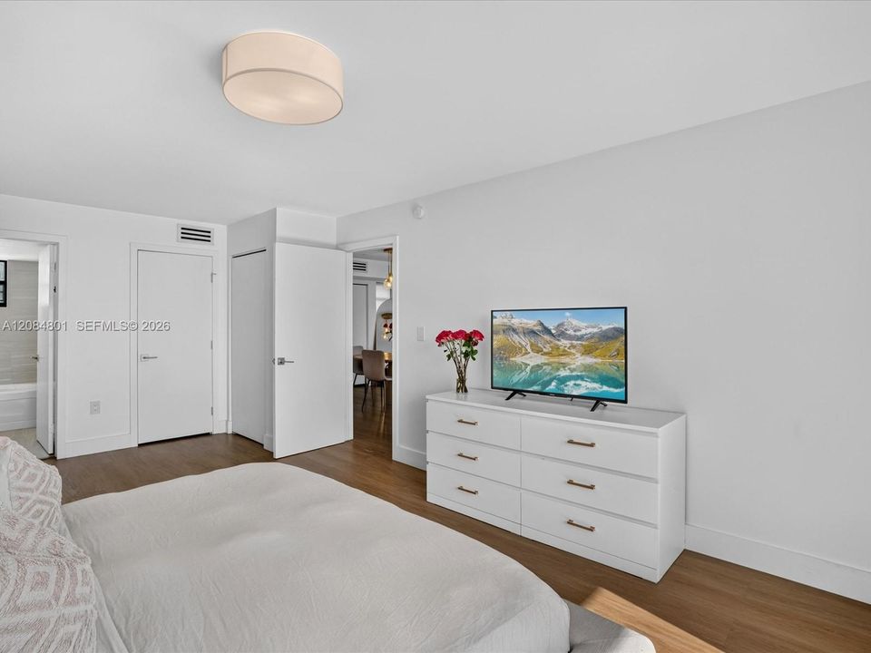 For Sale: $495,000 (2 beds, 2 baths, 1086 Square Feet)