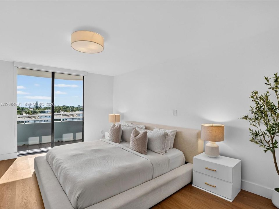 For Sale: $495,000 (2 beds, 2 baths, 1086 Square Feet)