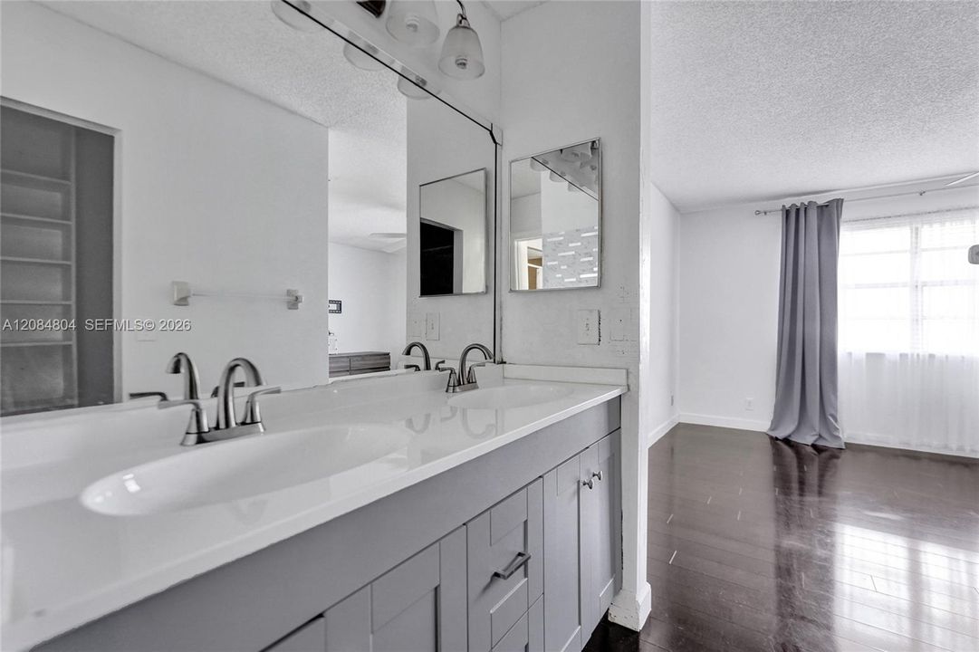 For Sale: $575,000 (3 beds, 2 baths, 1757 Square Feet)