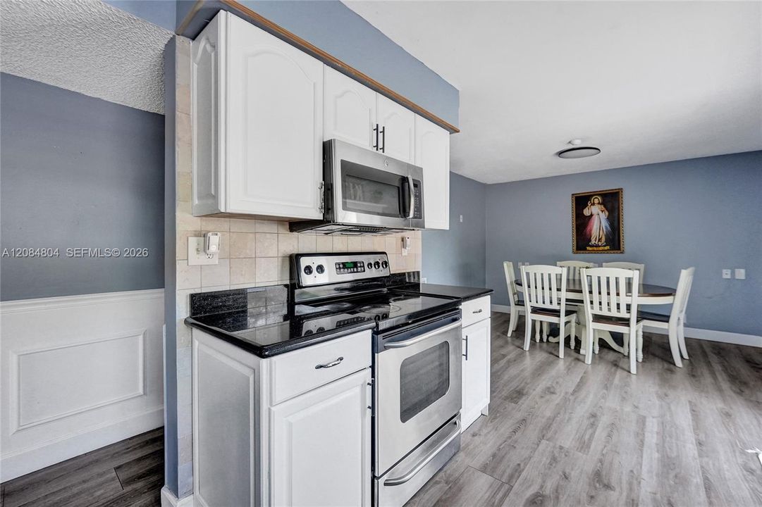 For Sale: $575,000 (3 beds, 2 baths, 1757 Square Feet)