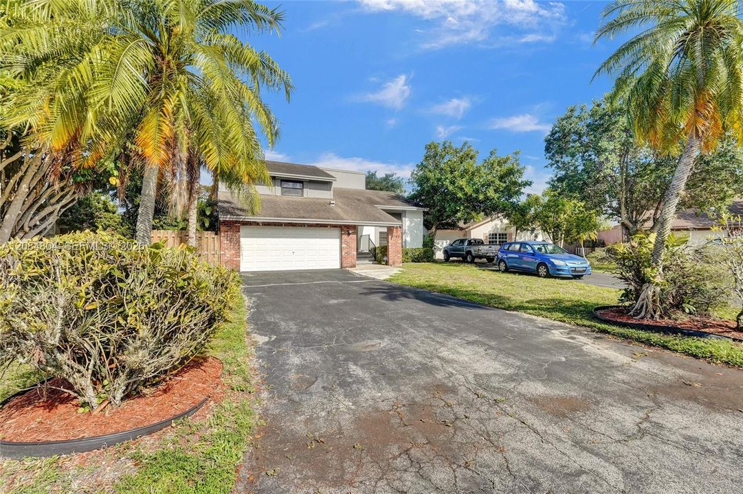 For Sale: $575,000 (3 beds, 2 baths, 1757 Square Feet)