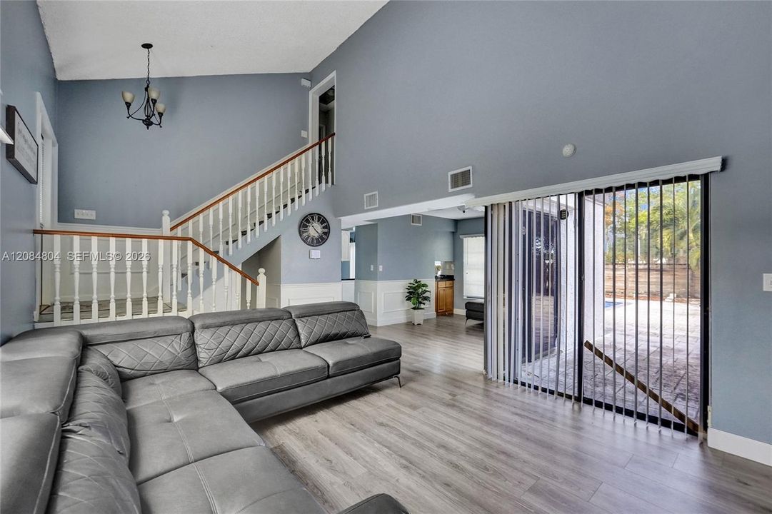 For Sale: $575,000 (3 beds, 2 baths, 1757 Square Feet)