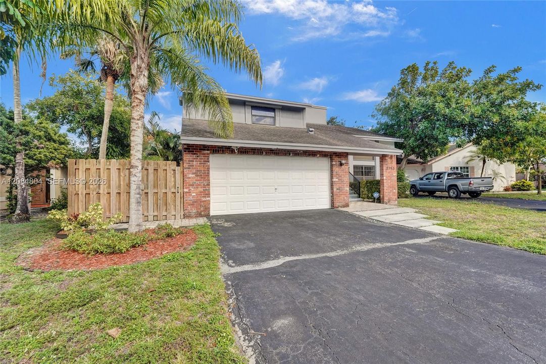 For Sale: $575,000 (3 beds, 2 baths, 1757 Square Feet)