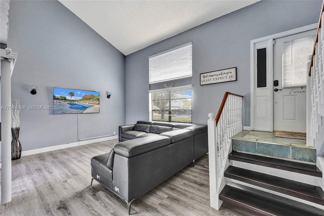 For Sale: $575,000 (3 beds, 2 baths, 1757 Square Feet)