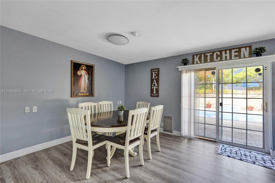 For Sale: $575,000 (3 beds, 2 baths, 1757 Square Feet)