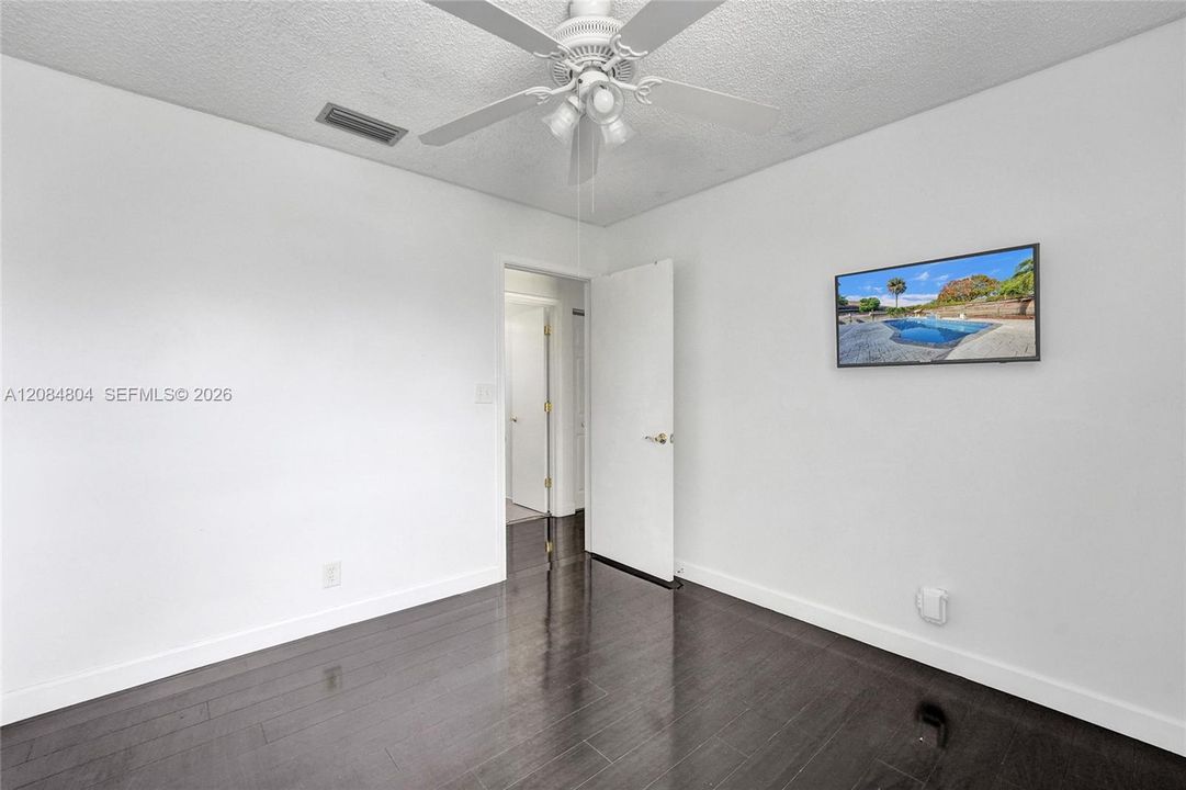For Sale: $575,000 (3 beds, 2 baths, 1757 Square Feet)