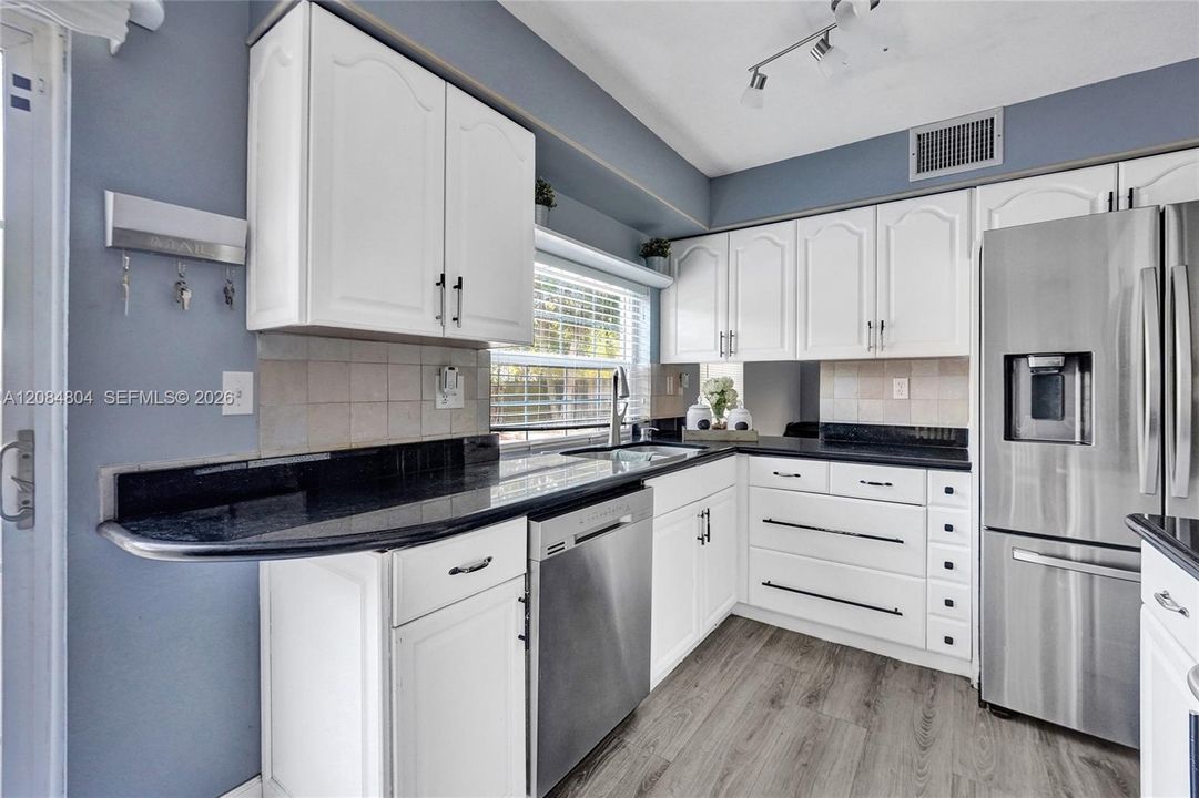 For Sale: $575,000 (3 beds, 2 baths, 1757 Square Feet)