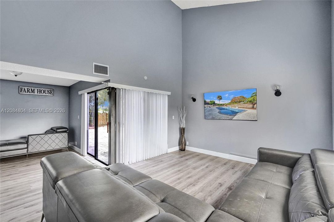 For Sale: $575,000 (3 beds, 2 baths, 1757 Square Feet)